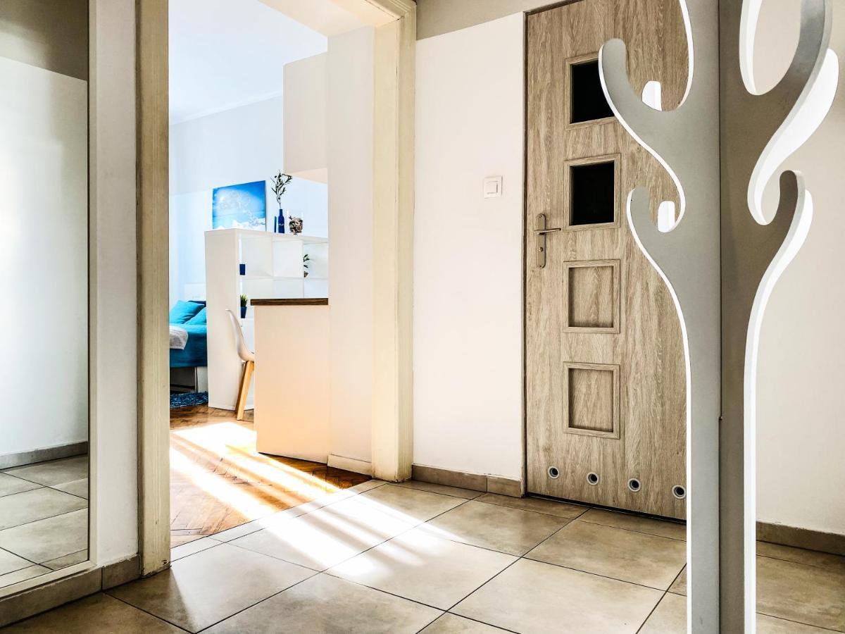 Next To Wawel Castle, Vistula River & Old Town Cracow Apartment