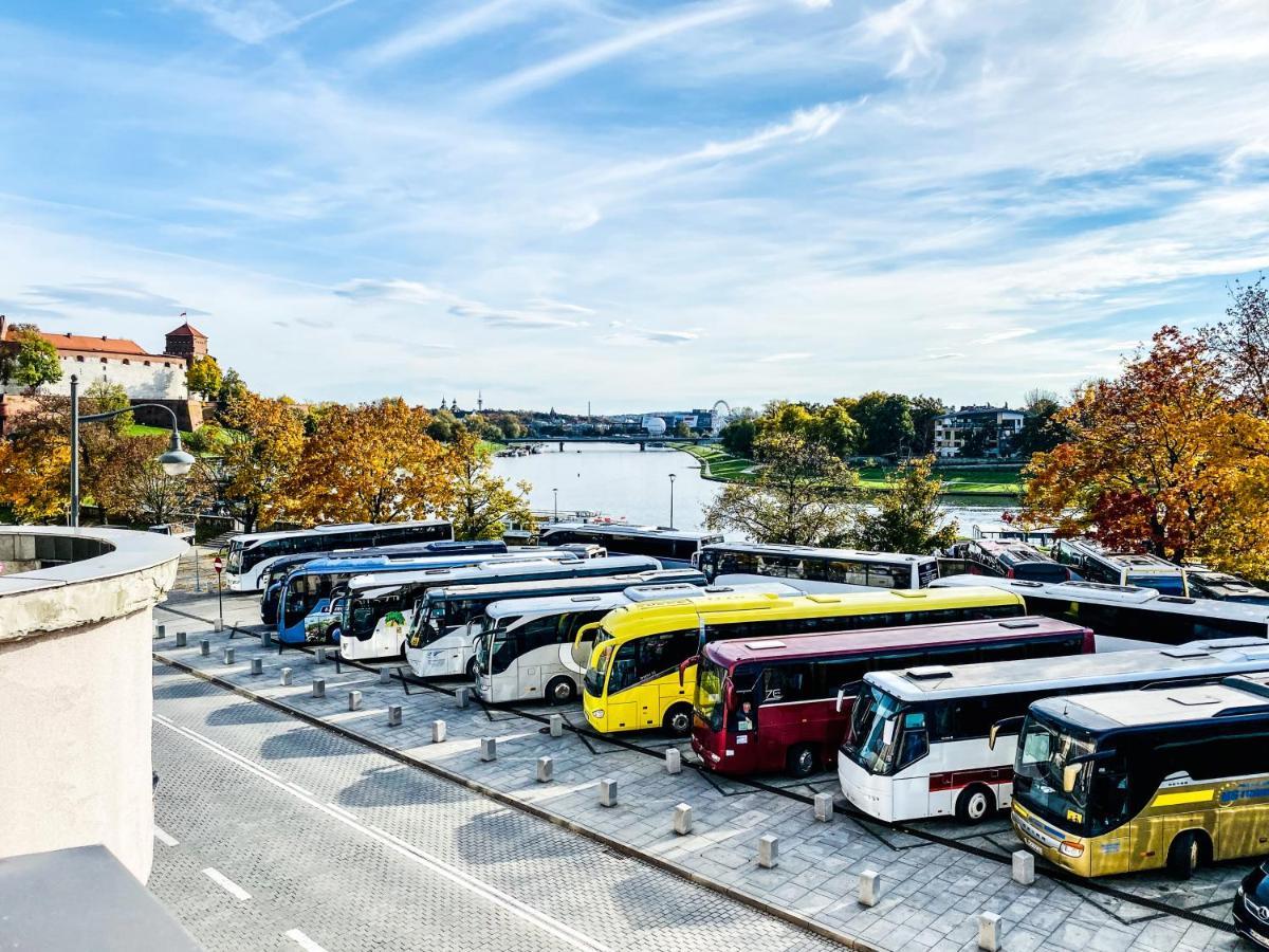 Next To Wawel Castle, Vistula River & Old Town Cracow * Krakau