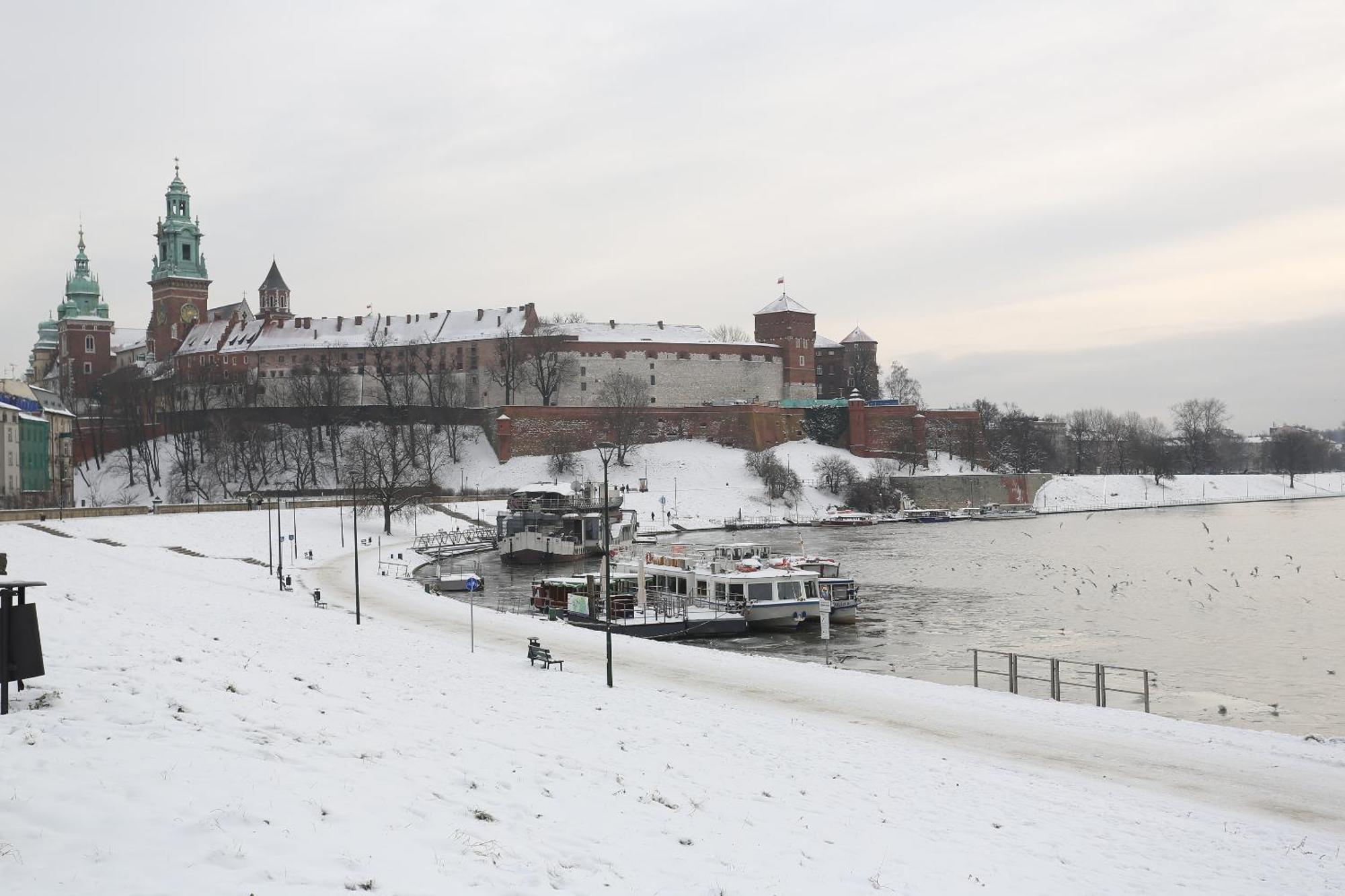 Next To Wawel Castle, Vistula River & Old Town Cracow Krakau