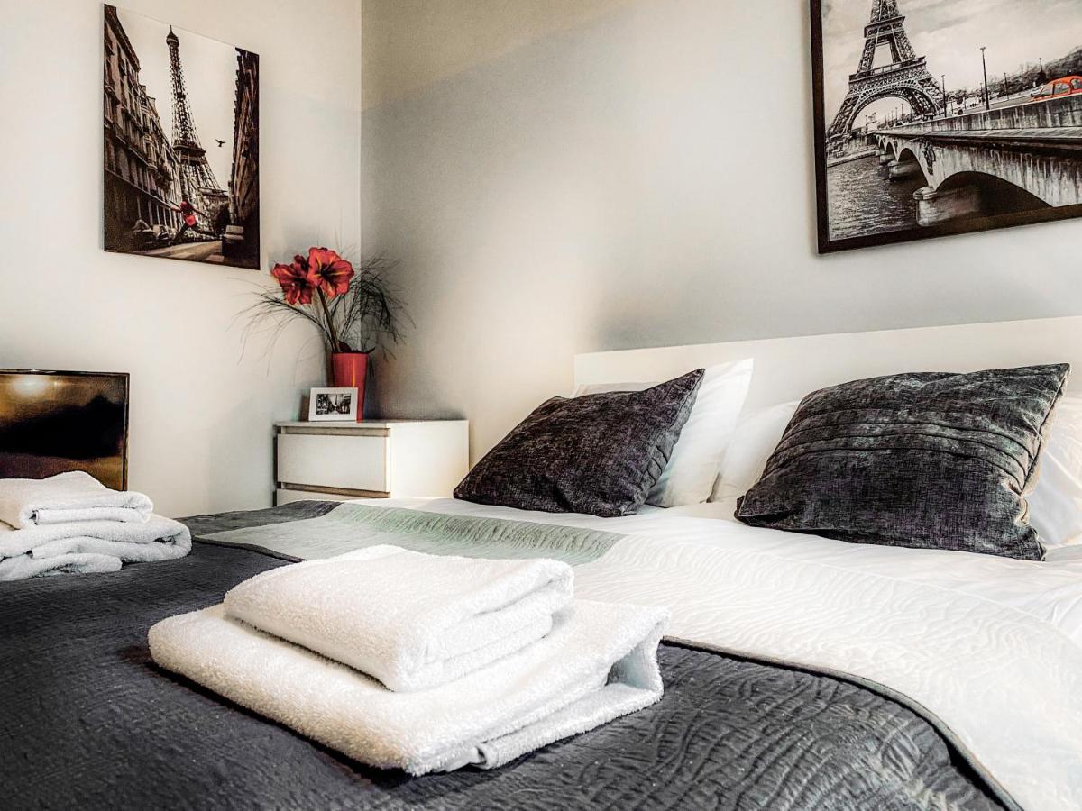 Next To Wawel Castle, Vistula River & Old Town Cracow Apartment